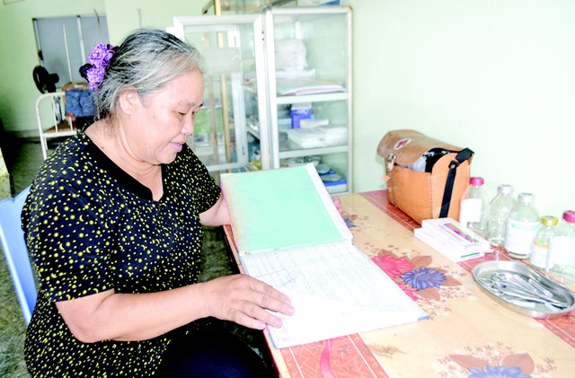 Nữ y tá 35 năm “lập chốt” cứu người gặp nạn trên xa lộ - 1 Nữ y tá 35 năm “lập chốt” cứu người gặp nạn trên xa lộ - 1