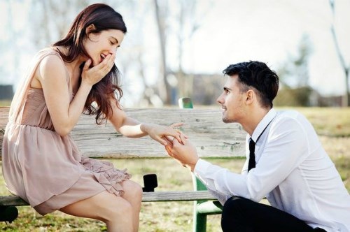 7 lý do nên yêu anh chàng hào phóng - 1
Người đàn ông hào phóng sẽ luôn mang đến bất ngờ cho bạn chẳng vì dịp gì.