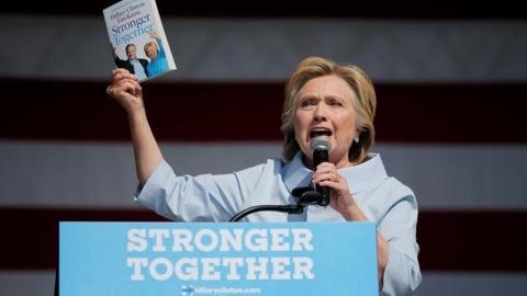 Giá trị Nga trong cuộc bầu cử Tổng thống Mỹ - 3 Bà Hillary Clinton có kinh nghiệm nhưng nhiều sơ hở để ông Trump tận dụng cơ hội.