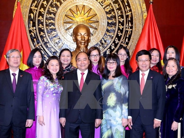 Thủ tướng gặp nhân viên Đại sứ quán và người Việt tại Bắc Kinh - 1 Thủ tướng Nguyễn Xuân Phúc đến thăm và nói chuyện với bà con Việt kiều, lưu học sinh và cán bộ nhân viên Đại sứ quán Việt Nam tại Trung Quốc. (Ảnh: Thống Nhất/TTXVN)