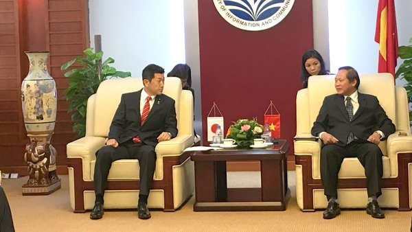 Đề xuất Nhật Bản hỗ trợ Việt Nam về An toàn thông tin - 1
Bộ trưởng Trương Minh Tuấn (bên phải) và Thứ trưởng Thường trực Jiro Akama.