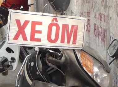 Khách nữ gạ tài xế xe ôm "xem hàng" để cướp xe - 1 Ảnh minh họa
