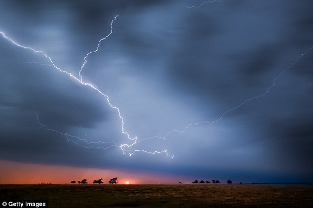 
Các nhà khí tượng học đã ghi nhận được tia sét dài nhất thế giới tại bang Oklahoma, Mỹ.
