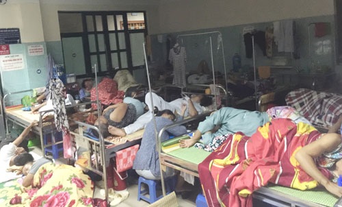 Loay hoay chống quá tải bệnh viện - 1 Loay hoay chống quá tải bệnh viện - 1