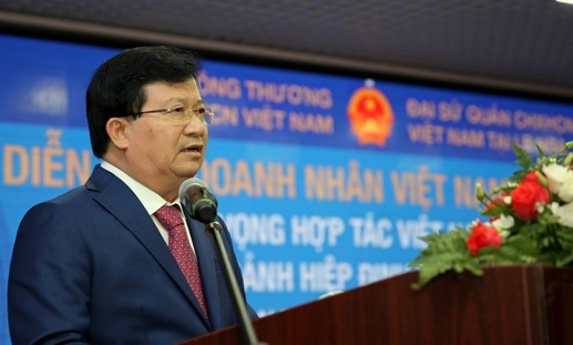 Sức mạnh tổng hợp của doanh nghiệp Việt trong và ngoài nước - 1 Phó Thủ tướng Trịnh Đình Dũng phát biểu tại diễn đàn.
