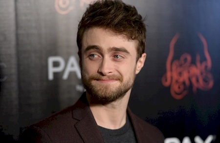 Quá khứ nghiện ngập của nhiều sao “bự” - 1 Sau bộ phim “Harry Potter”, Daniel Radcliffe đã trải qua một cơn khủng hoảng trầm trọng. Để đối phó với những áp lực của việc nổi tiếng, Daniel liền tìm tới rượu như một biện pháp “quên sầu”. May mắn là sau một thời gian mê đắm cùng ma men, nam diễn viên đã kịp thời thức tỉnh.