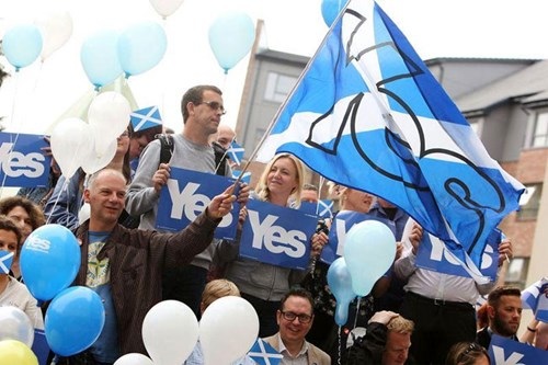 Chuyện đi hay ở thời "hậu Brexit" - 1 Một cuộc tuần hành của những người ủng hộ Scotland tách khỏi Vương quốc Anh. Ảnh: Getty Images