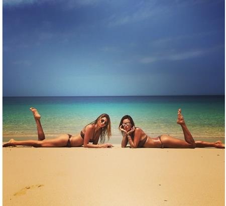 Thiên thần nội y Alessandra Ambrosio tiếp tục cho thấy thân hình nóng bỏng khó cưỡng dù người đẹp này đã là mẹ của hai nhóc tì