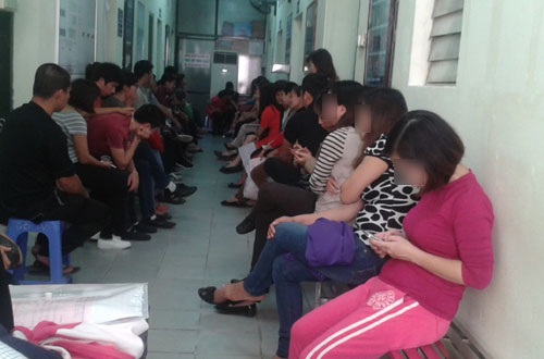 Phụ nữ đẻ thuê: 'Mỗi hợp đồng em chỉ được hơn trăm triệu' - 1 Có con là khao khát cháy bỏng của nhiều cặp vợ chồng (Ảnh chụp tại khoa hiếm muộn, BV Phụ sản Trung ương)