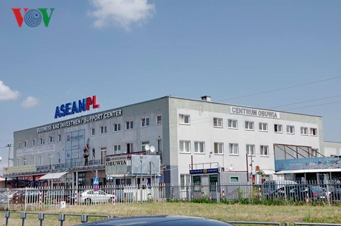 Chợ người Việt tại Warsawa - thủ đô của Ba Lan - 2 Chợ người Việt tại Warsawa - thủ đô của Ba Lan - 2