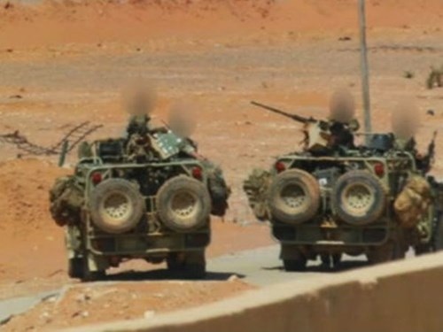 Lực lượng đặc nhiệm tinh nhuệ Anh xuất hiện trên mặt trận Syria - 2 Binh sĩ tinh nhuệ Anh đang phòng thủ căn cứ ở al-Tanaf, gần biên giới Syria