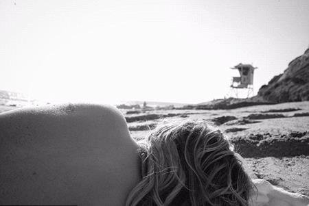 “Con dâu tương lai” của David Beckham khoe lưng trần gợi cảm - 1 Chloe Moretz khoe lưng trần gợi cảm