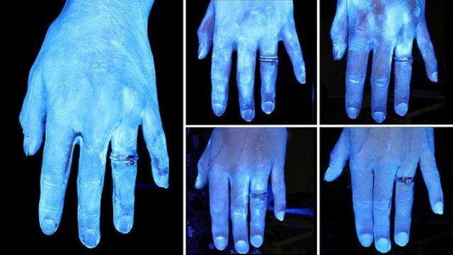 4 cách rửa tay nhưng… không sạch vi khuẩn - 1 Ánh sáng trắng càng nhiều thì càng nhiều vi khuẩn (nguồn ảnh: Daily Mail)