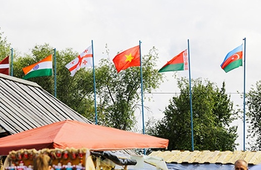 Cộng đồng Việt Nam tại Ucraina tham gia Hội chợ thường niên Sorochinsky Yarmarok - 2 Cộng đồng Việt Nam tại Ucraina tham gia Hội chợ thường niên Sorochinsky Yarmarok - 2