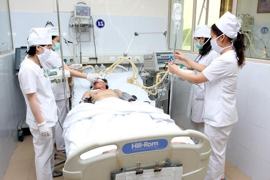 Nhầm lẫn chết người giữa đột quỵ và cảm mạo - 2 Bác sĩ, kỹ thuật viên theo dõi liên tục áp lực nội soi ở bệnh nhân đột quỵ não cấp