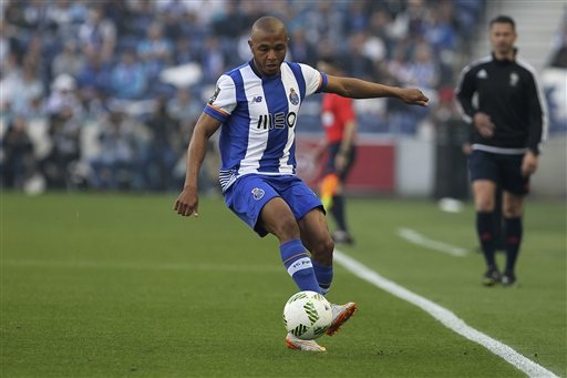 Nhật ký chuyển nhượng ngày 21/8: Chelsea quyết mua Mandzukic - 1 Tiền vệ Yacine Brahimi được định giá khoảng 40 triệu bảng