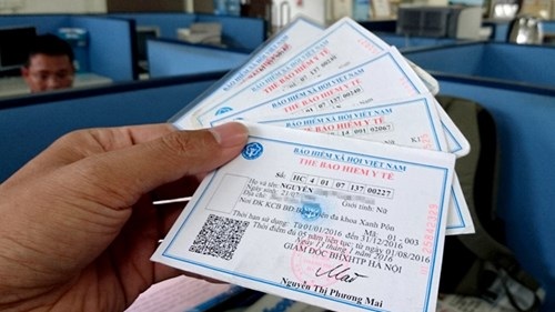 5 năm “bỏ quên” quyền lợi người mua BHYT - 2 Nhiều người tham gia BHYT trên 5 năm liên tục, nhưng không phải thẻ nào cũng có dòng chữ “Thời điểm đủ 05 năm liên tục: từ ngày…” Ảnh: Phạm Thanh.