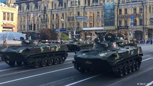 Ukraine phô trương sức mạnh quân sự.