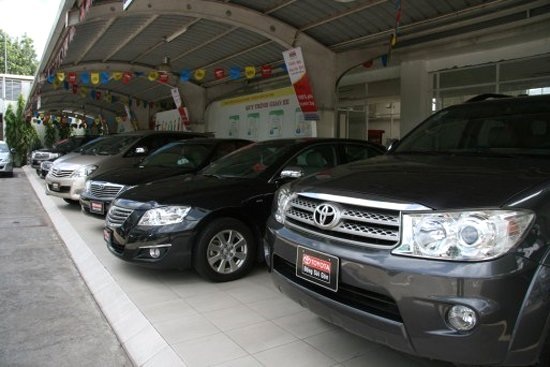 Ô tô cũ ế chưa từng có: Bán lỗ vẫn không có khách - 2
Giá ô tô mới giảm mạnh khiến nhiều khách hàng không có ý định mua xe cũ, chuyển sang mua xe mới.