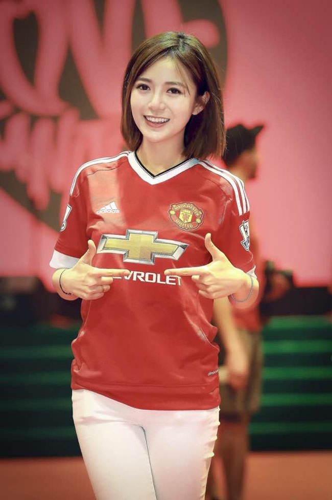 4 hot girl Ngoại thương xinh như hoa hậu Đỗ Mỹ Linh - 2
Cô nàng được mệnh danh là hot girl MU khi đặc biệt yêu thích và am hiểu đội bóng này.