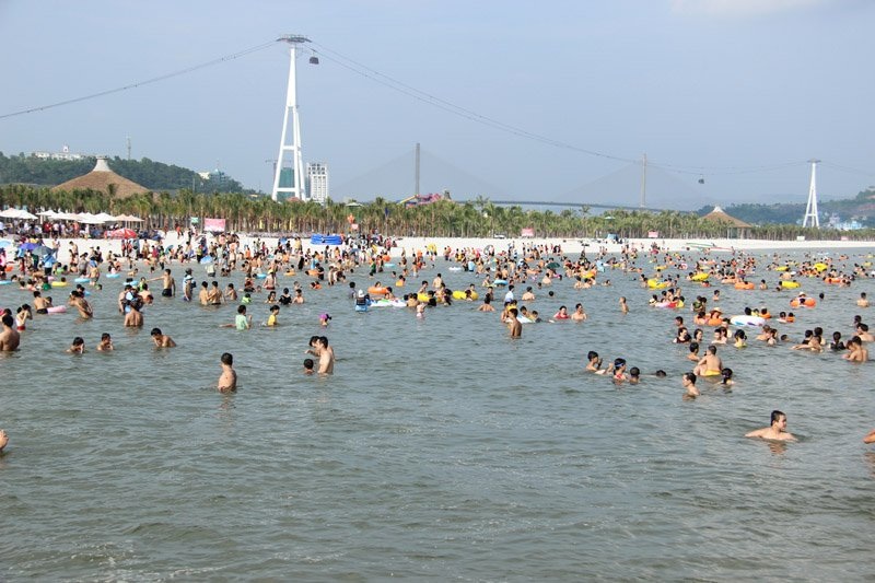 Nghỉ lễ 2/9: Đông nghẹt thở trên rừng, dưới biển và khu vui chơi - 1 Nghỉ lễ 2/9: Đông nghẹt thở trên rừng, dưới biển và khu vui chơi - 1