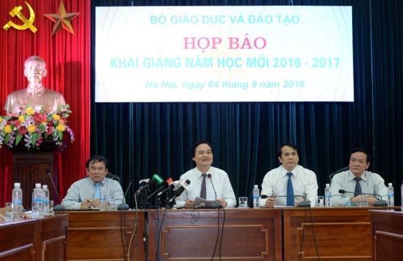 Bộ trưởng Phùng Xuân Nhạ: Cụm từ “chuột bạch”, “thí nghiệm” không phù hợp với giáo dục - 1
Bộ trưởng Bộ GD&ĐT Phùng Xuân Nhạ chủ trì buổi họp báo (Ảnh: Mạnh Thắng)