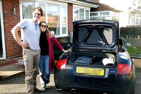 Hai vợ chồng quyết định bán nhà để đi du lịch