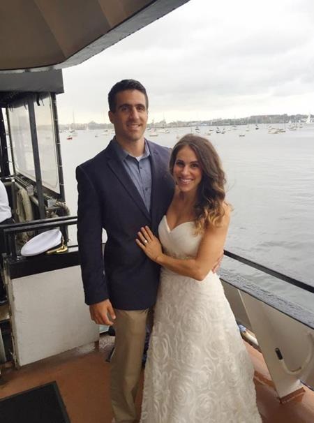 
Mỗi năm, người phụ nữ này lại mặc váy cưới một lần
