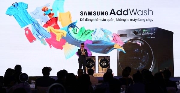 Hoa hậu Thùy Lâm thử dùng cửa phụ độc đáo của Samsung AddWash - 1
Cửa phụ Add Door vượt qua được ba thử thách của hoa hậu Thùy Lâm