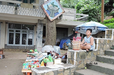 Nhiều di tích bị xâm hại và xuống cấp nghiêm trọng - 2
Di tích Thích Ca Phật Đài bị xâm hại và lấn chiếm.