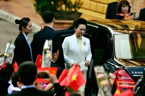 Bóng hồng kể chuyện bảo vệ nguyên thủ - 2