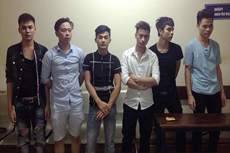Những cuộc ngã giá đau lòng trong thế giới đồng tính - 2 Tướng Văn Lâm và các “mỹ nam” phục vụ khách.