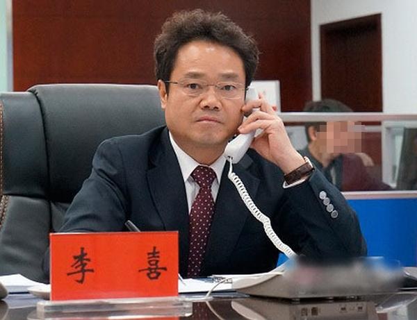 Chim bay vào nhà, quan tham xanh mặt cúng bái - 2 Lý Hỉ