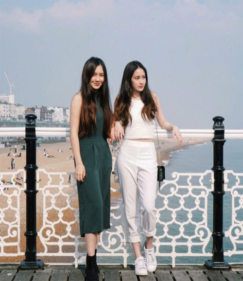 Ba cặp chị em “nhà người ta” xinh, giàu và giỏi - 2
Cả hai có ngoại hình rất giống nhau