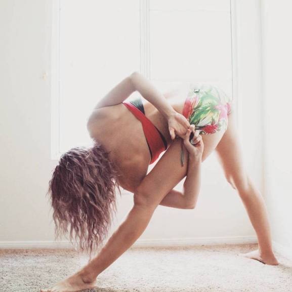 Các tư thế đẹp ngỡ ngàng của nghệ sĩ yoga - 10 Các tư thế đẹp ngỡ ngàng của nghệ sĩ yoga - 10