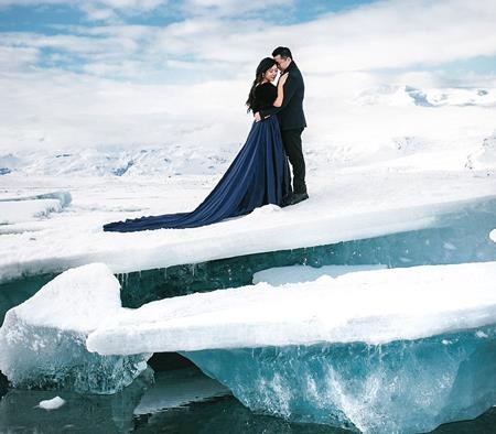 Tựa vào nhau bên tảng băng trôi