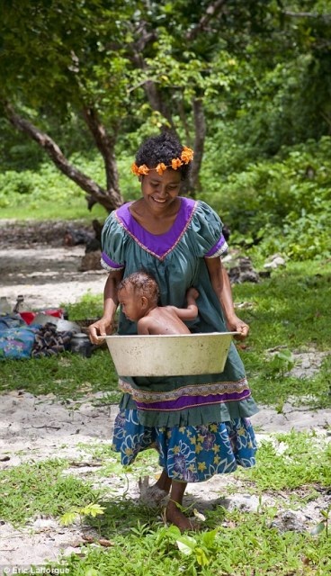 Khám phá bộ tộc khuyến khích nữ giới tự do làm “chuyện ấy” - 12 Khám phá bộ tộc khuyến khích nữ giới tự do làm “chuyện ấy” - 12