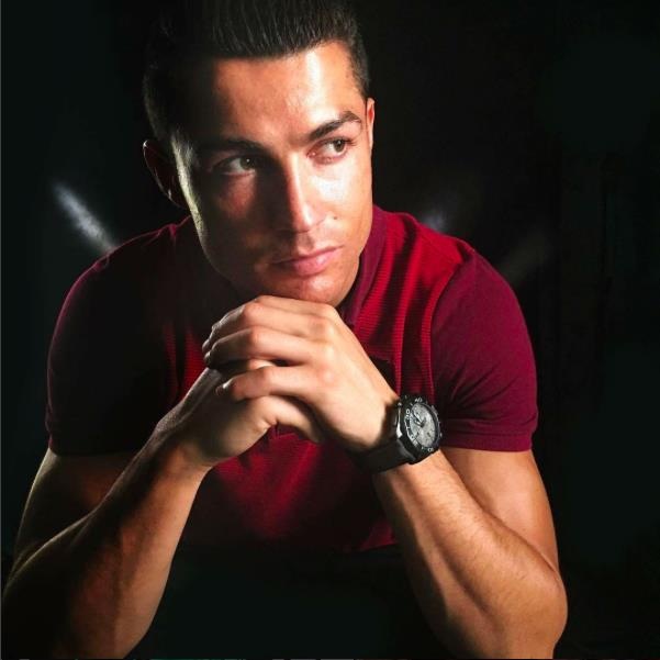 Xem độ "chịu chơi" của Cristiano Ronaldo với hàng hiệu - 12 Xem độ "chịu chơi" của Cristiano Ronaldo với hàng hiệu - 12