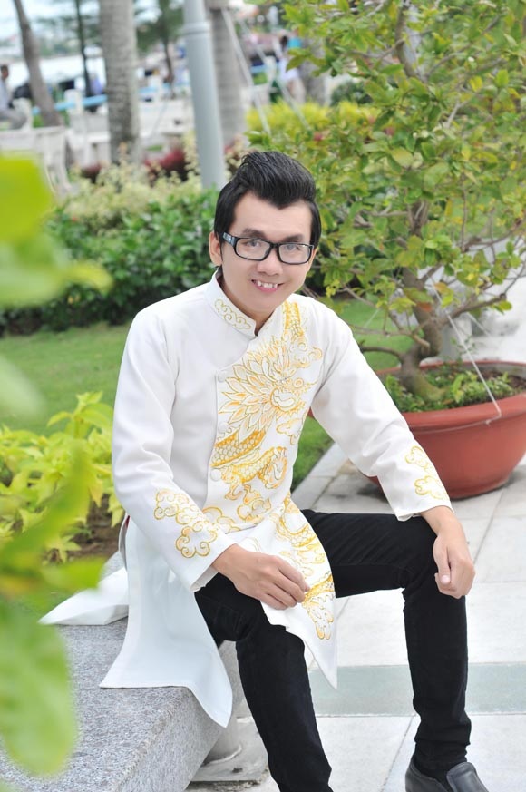 Ký Quốc Đạt sở hữu khuôn mặt điển trai với nụ cười tỏa sáng