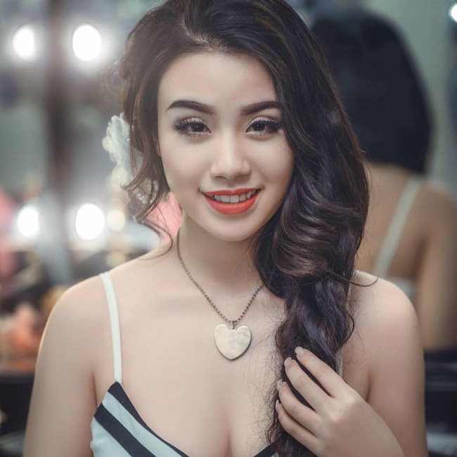 5 hot girl chứng minh "con gái tên Linh thường rất xinh" - 16
Linh Miu (tên thật là Vũ Mỹ Linh, Hà Nội) là cái tên quen thuộc với giới trẻ Việt.
