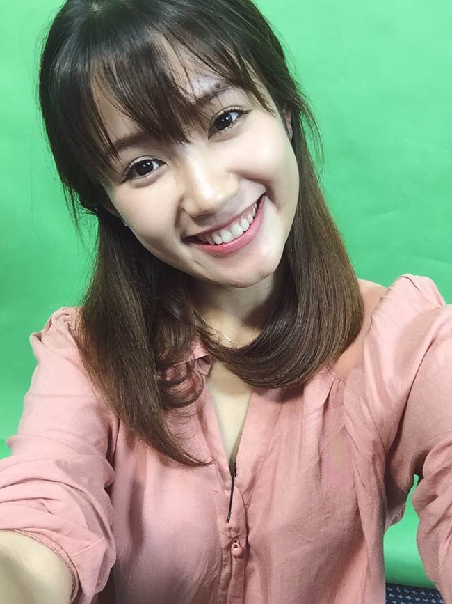 4 hot girl Ngoại thương xinh như hoa hậu Đỗ Mỹ Linh - 16
Nụ cười tươi rói khiến cô nàng lúc nào cũng tràn đầy sức sống.