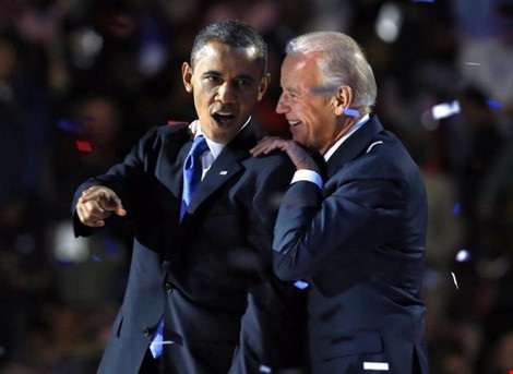 Tổng thống Obama và Phó Tổng thống Joe Biden sau bài phát biểu mừng chiến thắng tổng thống nhiệm kỳ hai ở Chicago ngày 6-11-2012. Ảnh: REUTERS