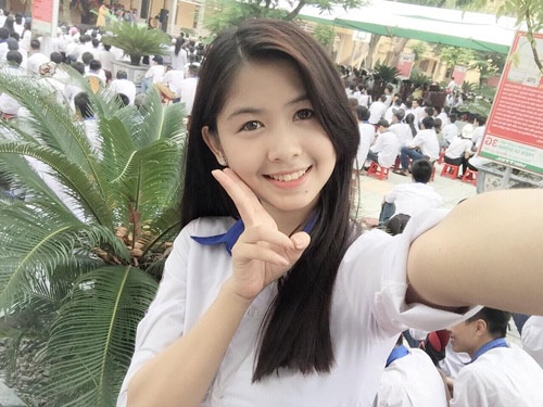 Gặp "cô nàng chân khoèo" sau hai năm nổi tiếng - 9
Thanh Thư chia sẻ, cô thích hình ảnh của mình trên Facebook và ngoài đời giống nhau