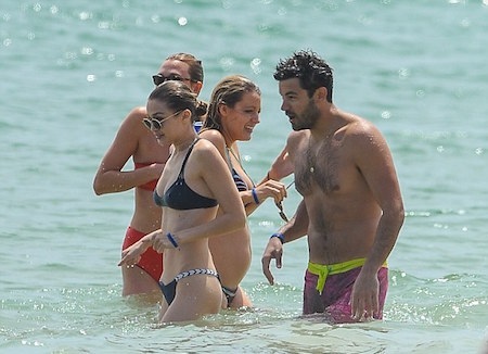 Ngất ngây khi loạt người đẹp cùng nhau thả dáng trong “đại tiệc” bikini - 2 Gigi Hadid gây được ấn tượng mạnh…