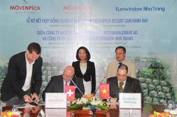 BĐS Ngọc Việt – đại lý chiến lược dự án Movenpick Cam Ranh Resort - 2
Lễ ký kết giữa Eurowindow Holding và Tập đoàn Movenpick Hotel và Resort (Thụy Sĩ)