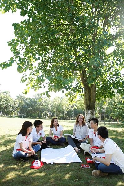 Chương trình Cử nhân Quốc tế IBD@NEU khóa 12 - 2 Giáo viên và sinh viên IBD luôn có sự giao lưu trao đổi rất cởi mở.
