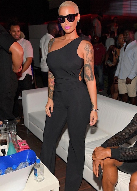 Cựu vũ nữ thoát y hồn nhiên khoe ảnh đồ lót lên mạng xã hội - 2 Người đẹp sở hữu hình thể quá đỗi nóng bỏng