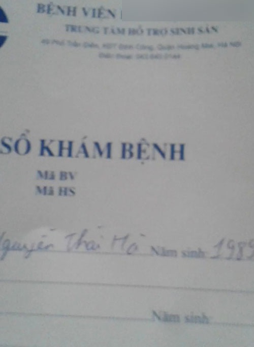 Phụ nữ đẻ thuê: 'Mỗi hợp đồng em chỉ được hơn trăm triệu' - 2 L. đồng ý cho trứng và mang thai hộ cho 1 người đàn ông ở Hà Nội (Trong ảnh là sổ khám của L.)