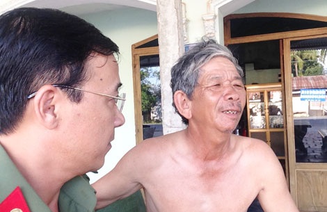 Sát hại bạn đồng tính vì… dám đi cưới vợ - 3 Ông Đặng Văn Chúng (anh trai Ngà) kể lại vụ việc với phóng viên Chuyên đề CSTC.