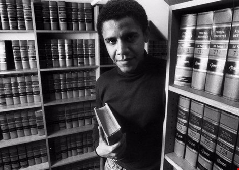 Chàng trai Obama tại ĐH Harvard ngày 5-2-1990. Ảnh: GETTY IMAGES